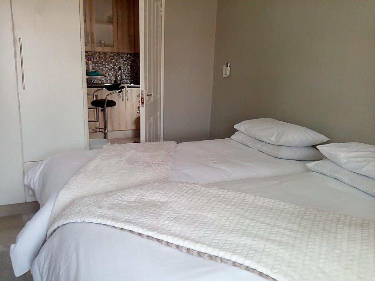 Tlelakufuma Guest House Johannesburg Exteriör bild